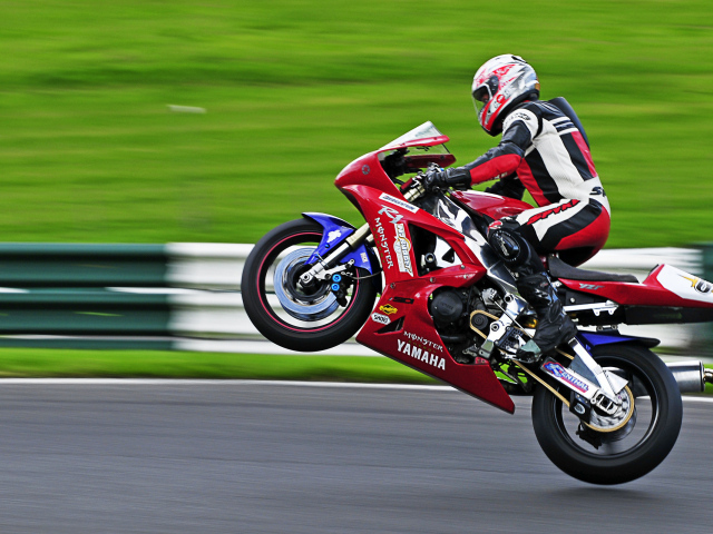 Гоночный мотоцикл Ямаха