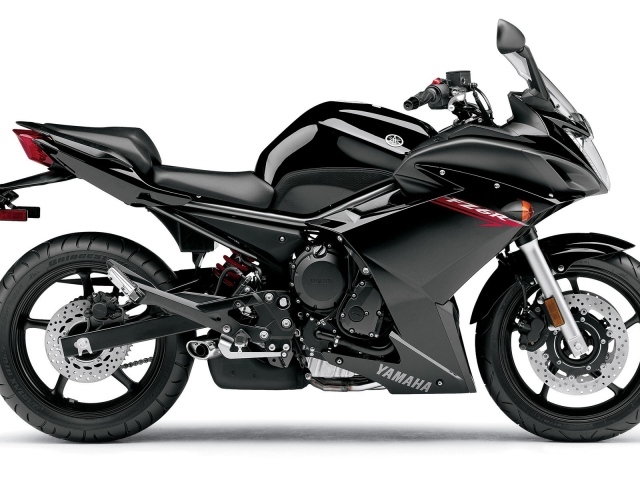 Черный Yamaha fz6r
