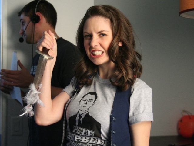 Элисон Бри с ножом