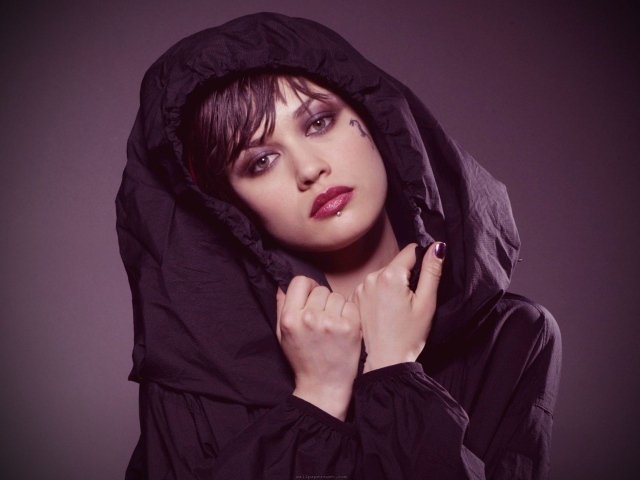 Ольга Курыленко в роли Белла