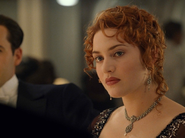 Роуз на обеде в фильме Титаник