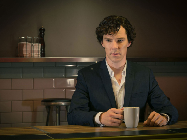 Шерлок с чашкой