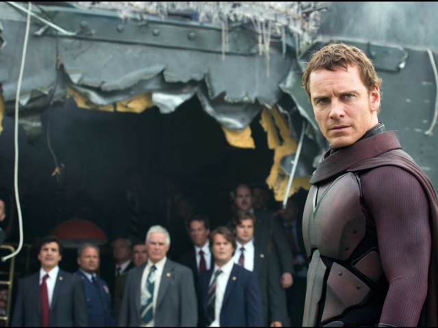  Люди Икс: Дни минувшего будущего возле разрушенного самолета