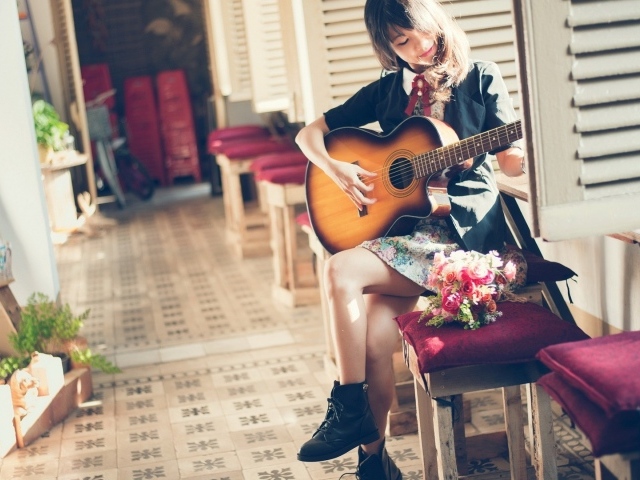 Девочка с гитарой