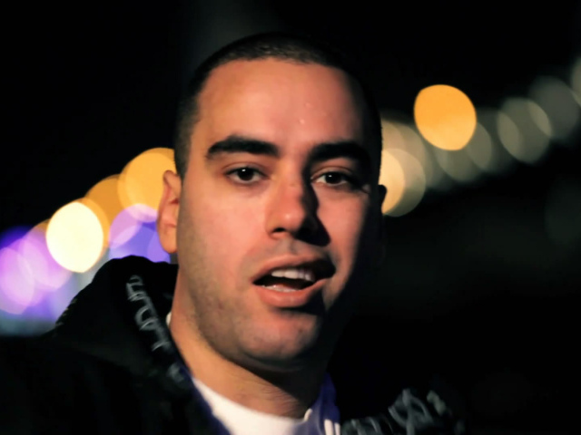 SLIM на улице ночью