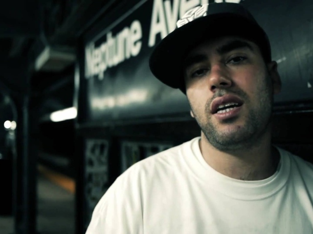 SLIM читает рэп