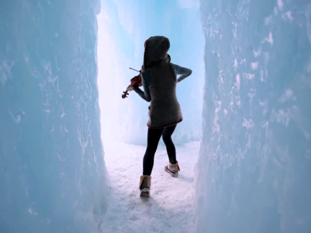 Скрипачка во льду
