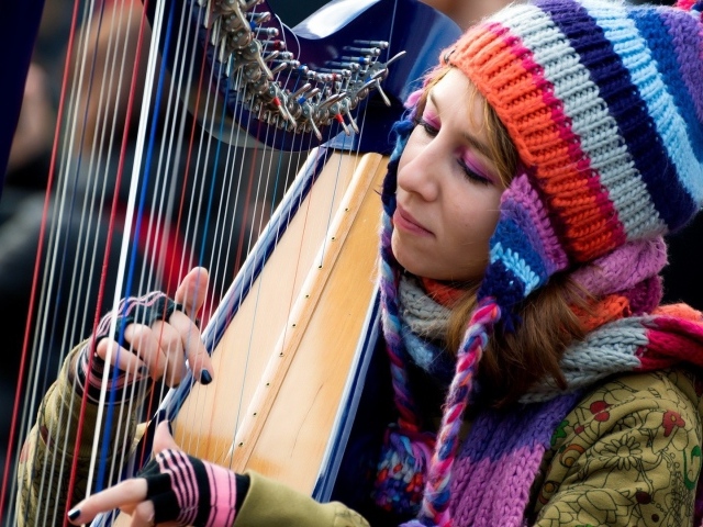 Женщина и арфа