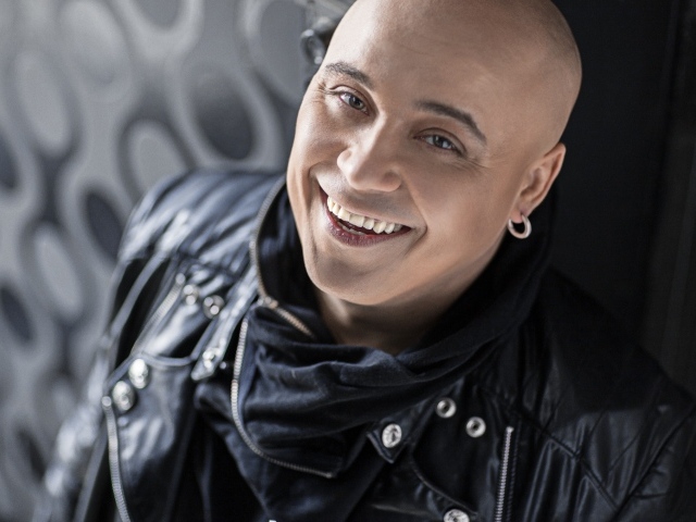 Доминик Джокер с серьгой 