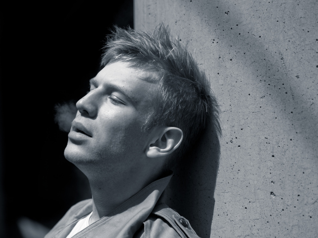 Иван Дорн в черно-белой фотосессии