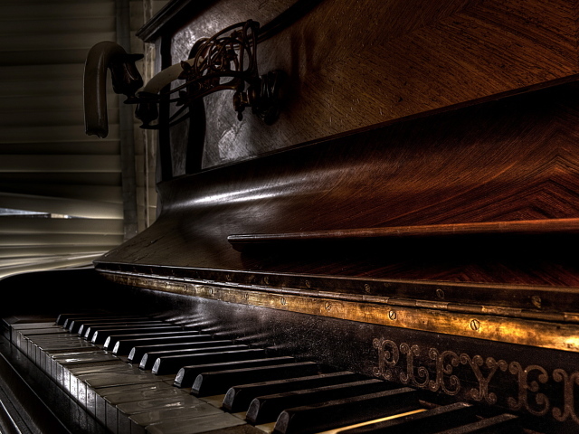 Старое пианино
