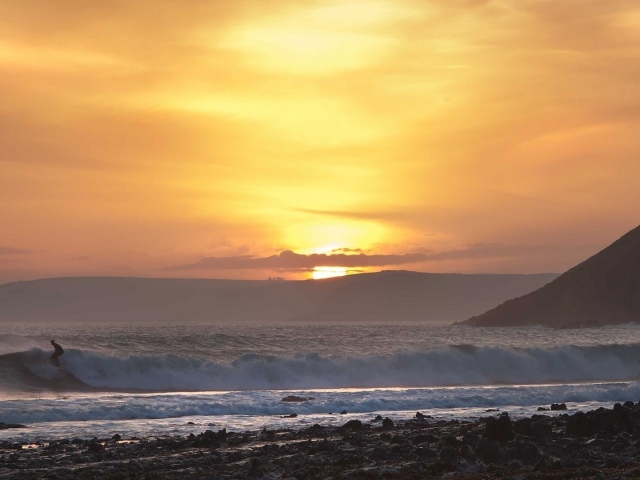 Пенистые волны