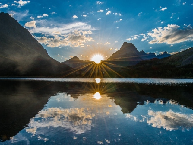 Восход солнца в горах