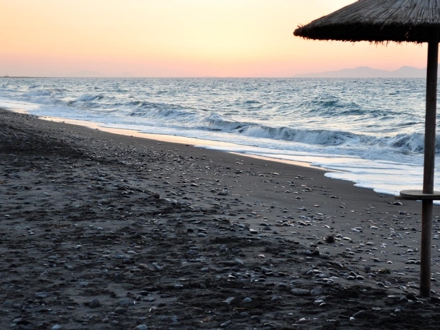 Черный пляж на Санторини