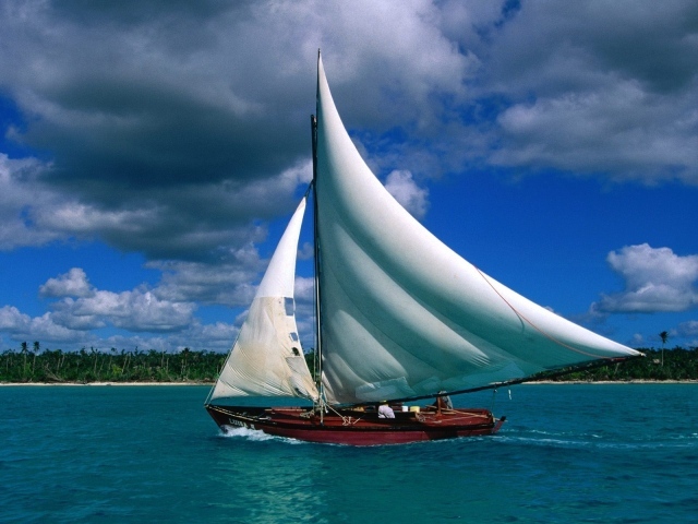 Корабль у берега в Доминиканской республике