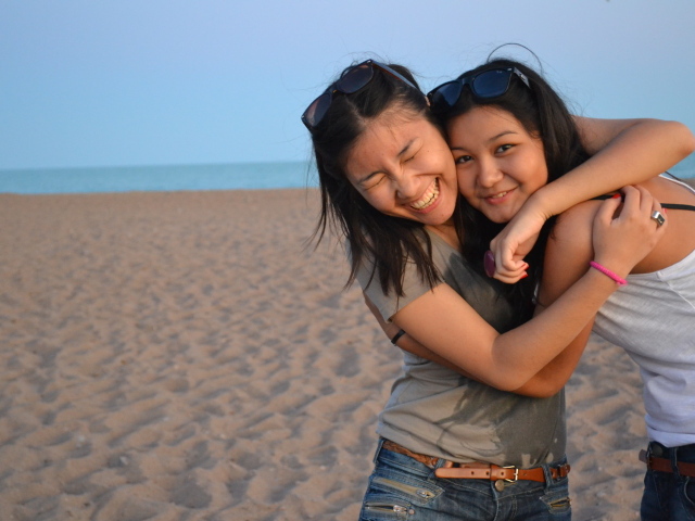 Обычные девушки на пляже