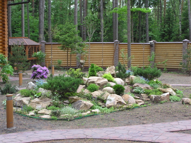 Красивая альпийская горка