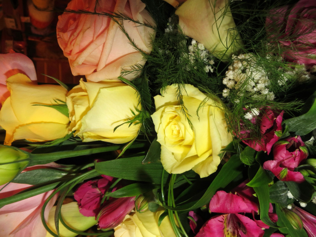 Красивый букет цветы эустома (ирландская роза) 