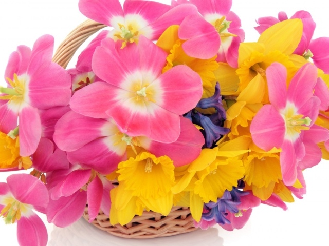 Маленькая корзина цветов