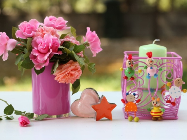 Букет роз и свеча