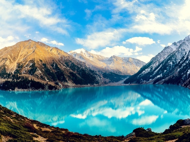 Большое горное озеро