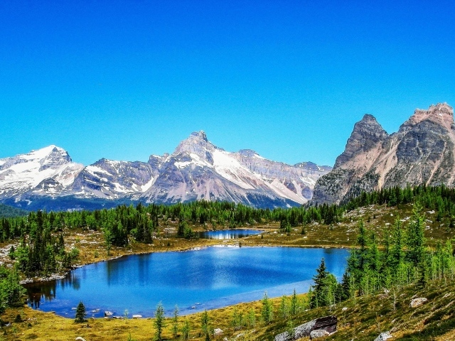 Озеро среди гор