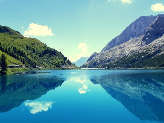 Отражение в горном озере