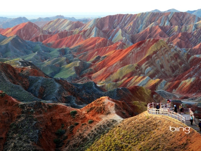 Разноцветные горы Китая