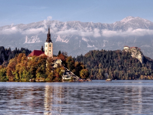 Архитектурный ансамбль в горах