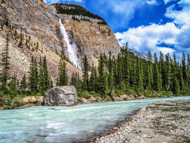Водопад на горе