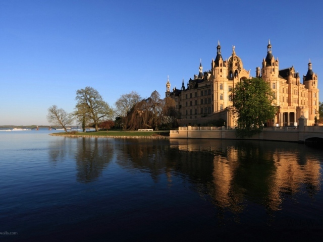 Старинный храм на острове