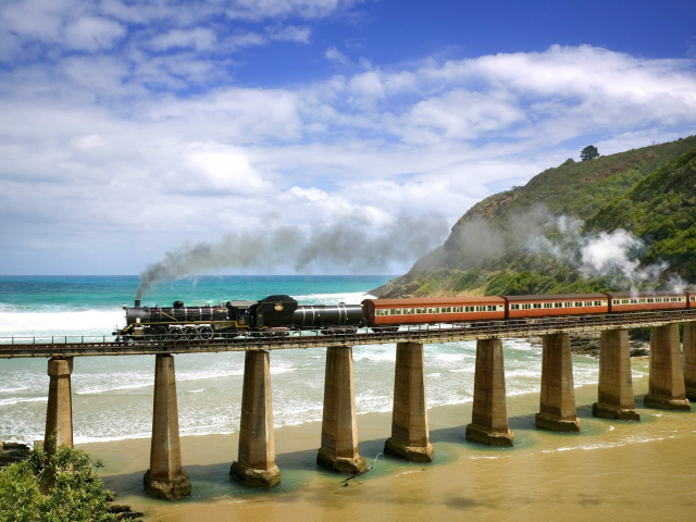 Железнодорожный мост у моря