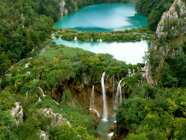 Голубое горное озеро