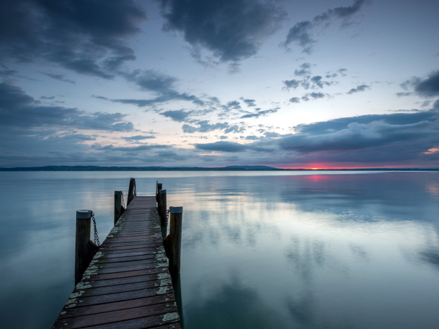 Пирс на озере