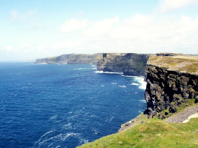 Обрывистый берег