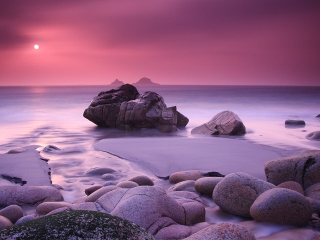 Розовое небо над морем