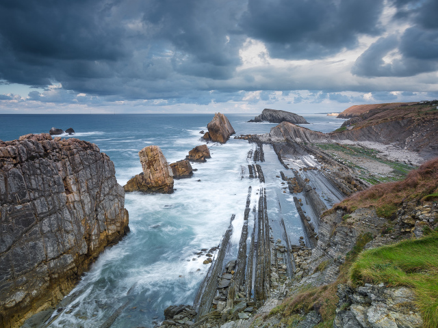 Каменистый берег моря