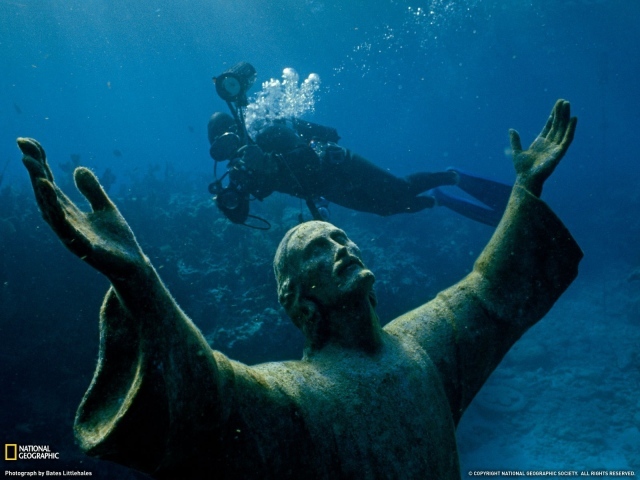 Статуя на дне моря