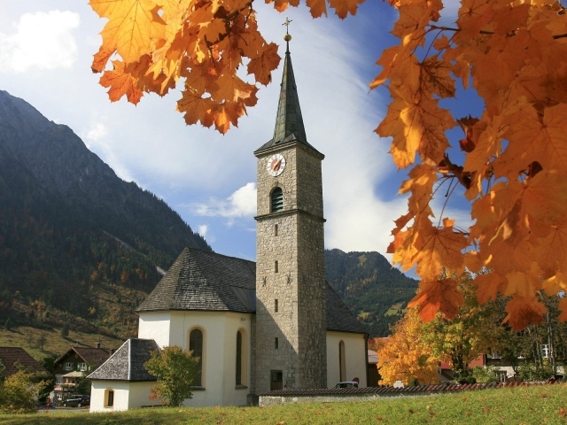 Осень в горах у костела