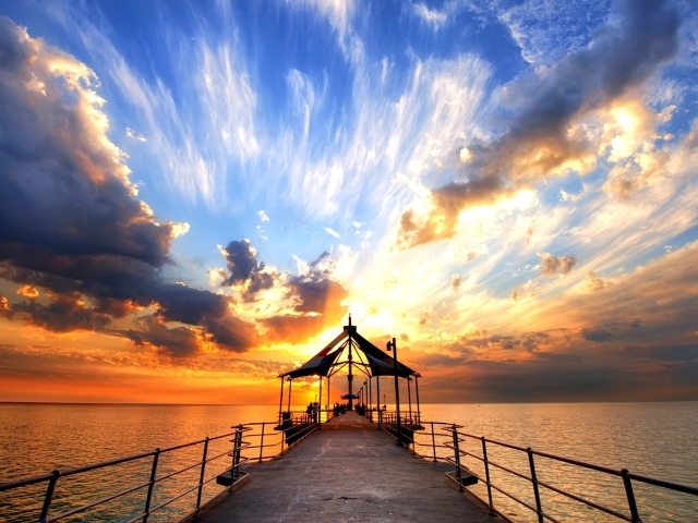 Закат на причале