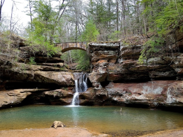 Мост над водопадом