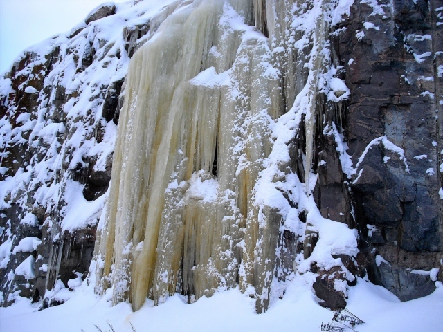 Замерзший водопад в Финляндии