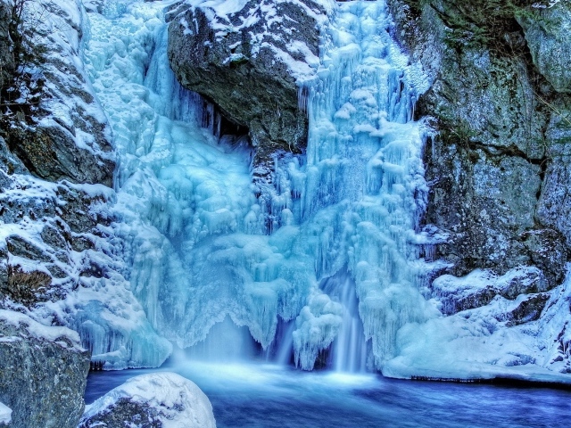 Замерзший водопад в Германии