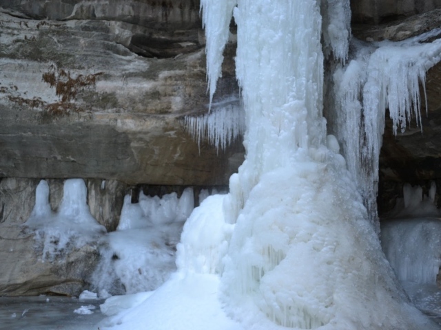 Замерзший водопад в Андах