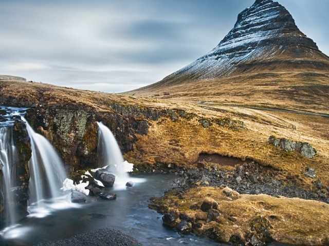 Гора и водопад