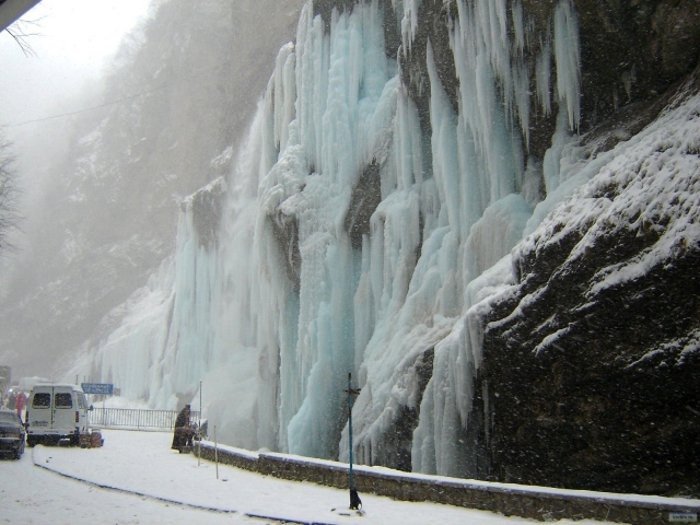 Живописный Замерзший водопад