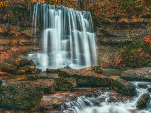 Завораживающая красота водопада