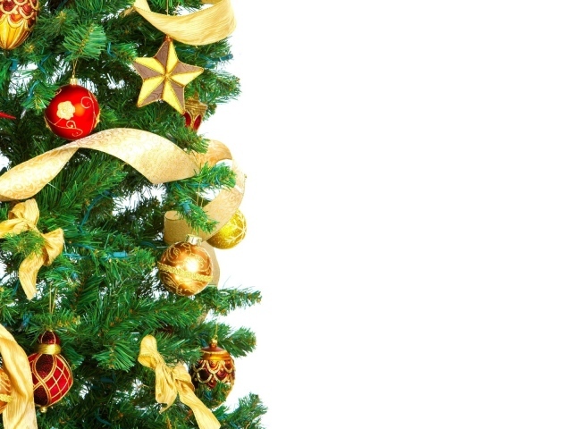 Игрушки и ленты на елке