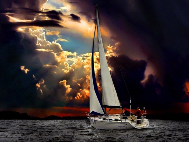 Лодка плывет на грозу