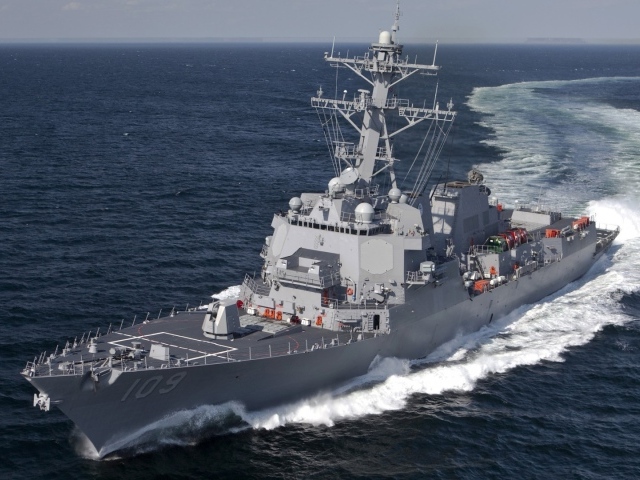 Разворот корабля в море